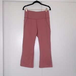 Apana NWOT cropped flared yoga pants in mauve   size M